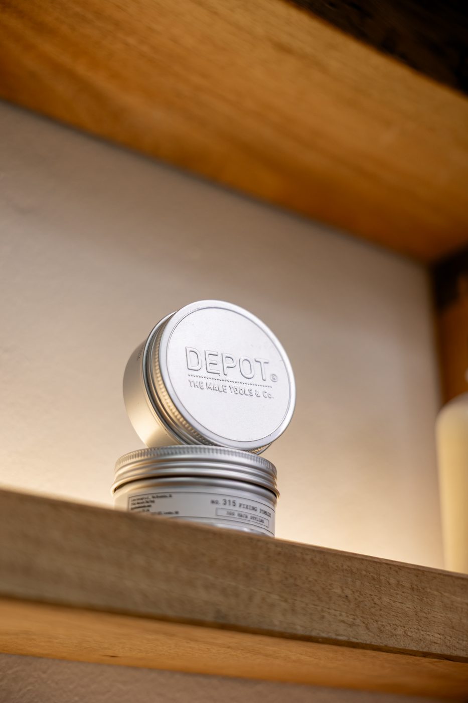 Depot šampon na polici